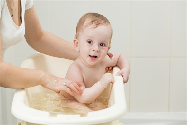 成都55岁高龄试管医院价格大约是多少？ 成都55岁高龄试管医院价格清单表！